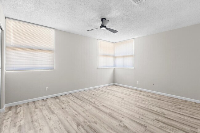 Building Photo - 2105 Butternut Ln