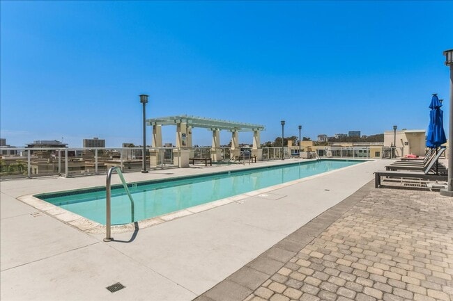 Building Photo - Move-In ready 1 Bed + Den in Discovery on Cortez Hill in Downtown