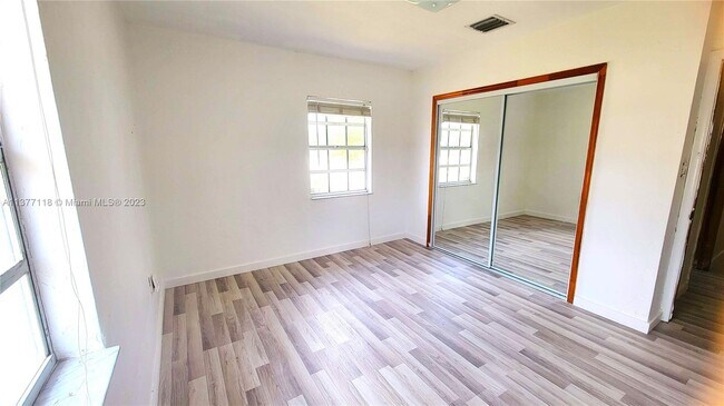 Building Photo - 241 Ponce de Leon Blvd