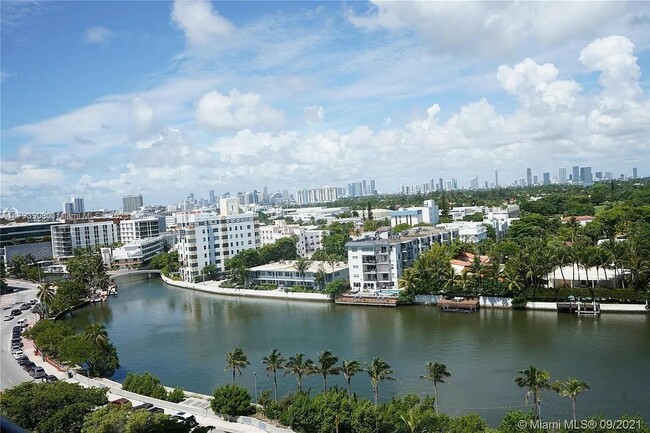 Building Photo - 2555 Collins Ave