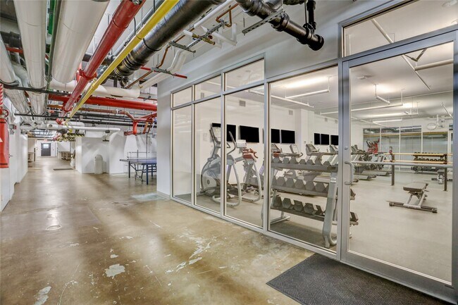 Building Photo - 2701 Westheimer Rd