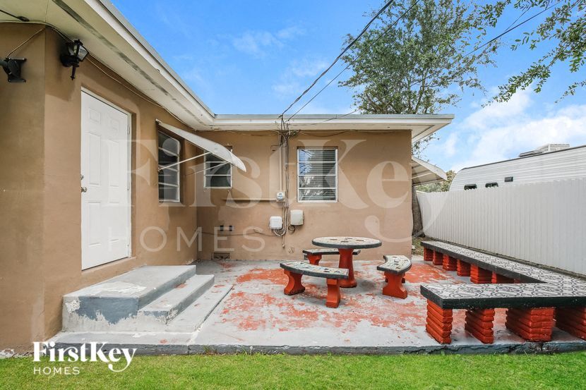 Building Photo - 1710 NW 109th St