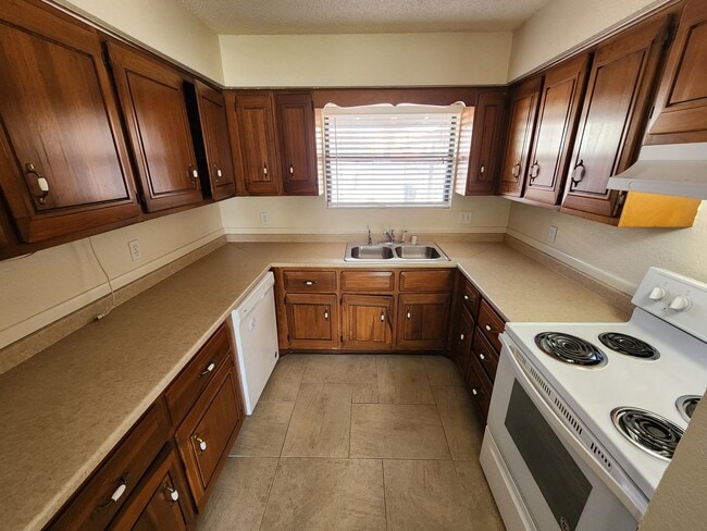 Building Photo - 3224 Hillrise Dr