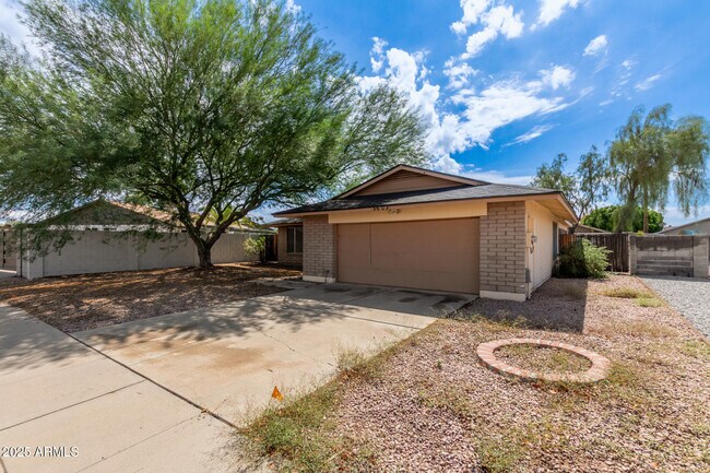 Building Photo - 5603 W Greenbriar Dr