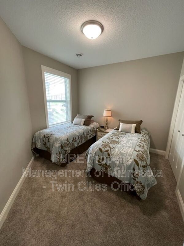 Building Photo - 631 Liberty Wy