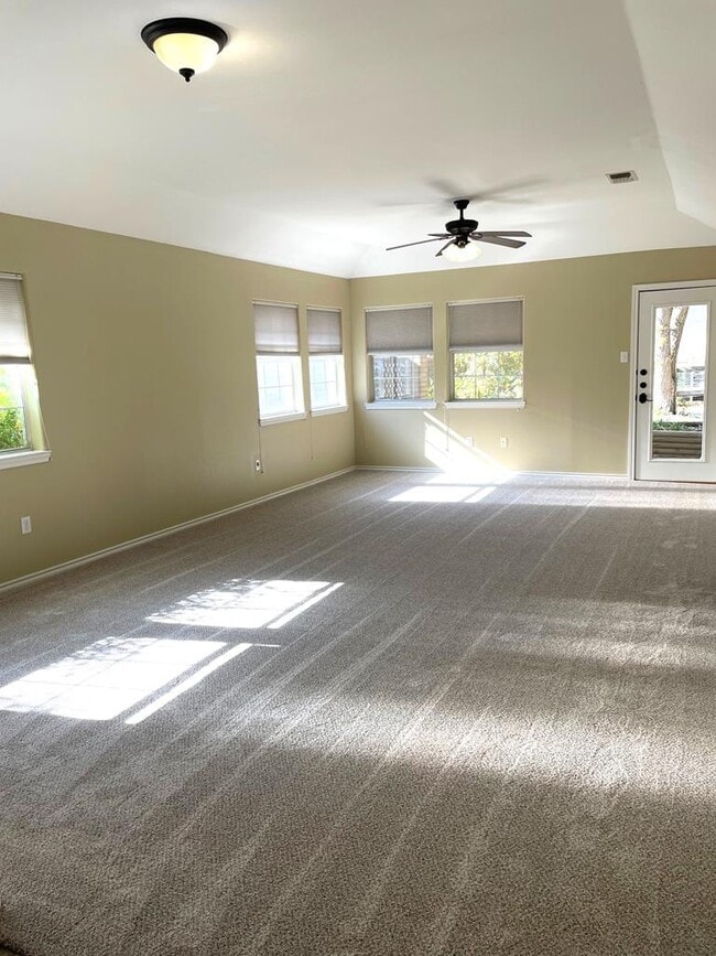 Building Photo - 208 Coronado Cir