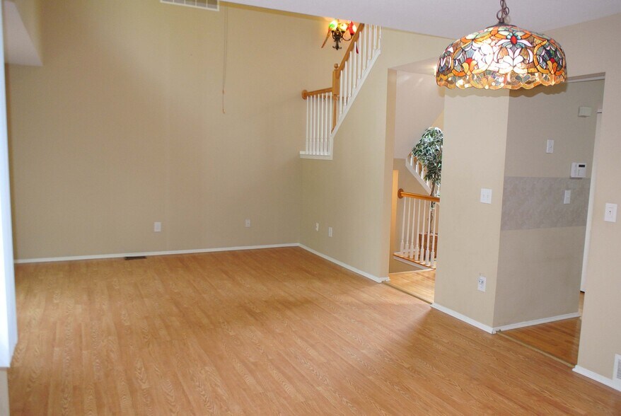 Huge Living - - 6649 Quail Run Cir