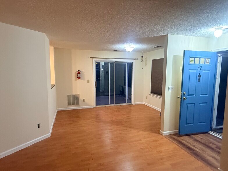 Building Photo - 42 Tanglewood Ct