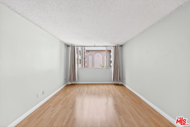 Building Photo - 421 La Fayette Park Pl