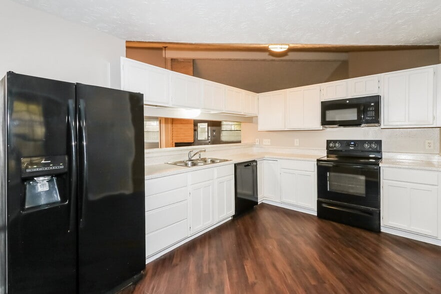 Building Photo - 19402 San Gabriel Dr