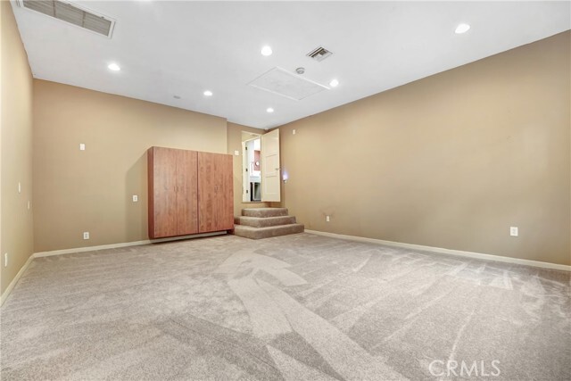 Building Photo - 10915 White Oak Ave