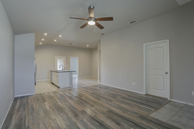 Building Photo - MOVE IN SPECIAL - 1ST MONTH HALF OFF