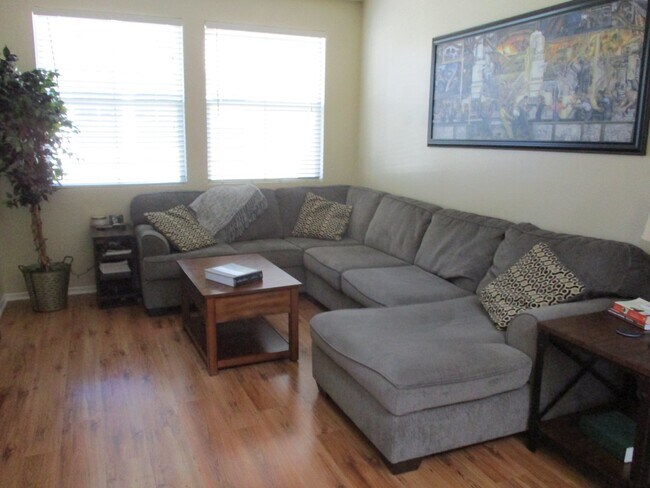 Building Photo - Calvera HIlls 2 bedroom 2 bath plus den To...