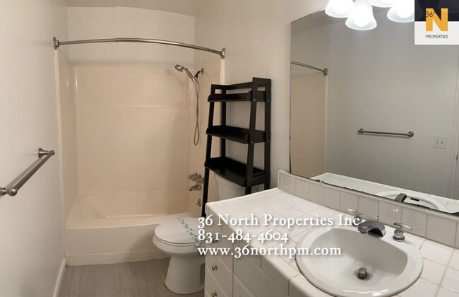 Building Photo - Remodeled 3 bed/2 bath Sunny Creekside Condo Available!