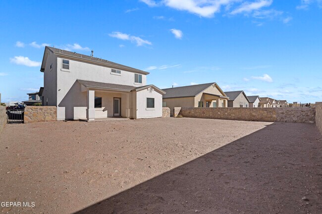 Building Photo - 13900 Villa Vista Ave