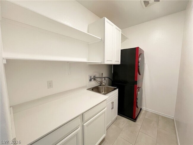 Building Photo - 7035 Denio Island St