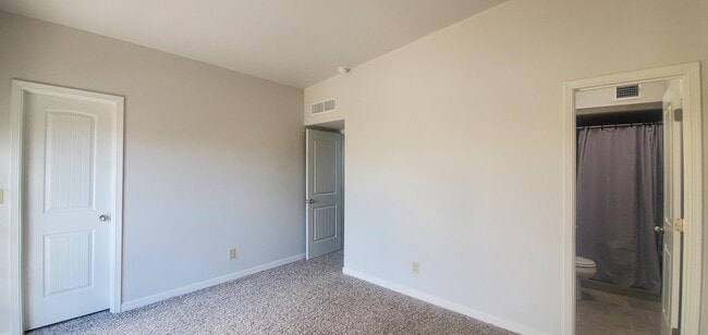 Building Photo - 2909 Beachcomber Dr