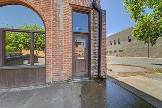 Building Photo - 1113
