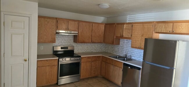 Building Photo - 3302 Alicante Ct