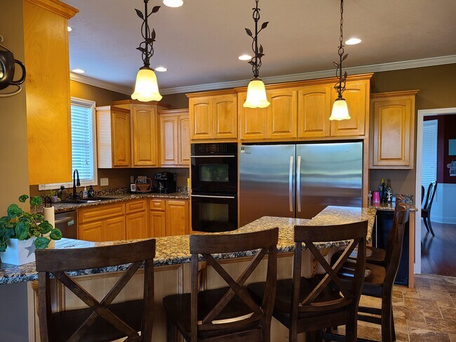 Building Photo - 195 Tennis Ranch Rd