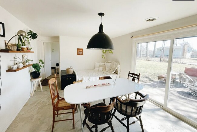 Building Photo - 4 bedroom house available SOON!