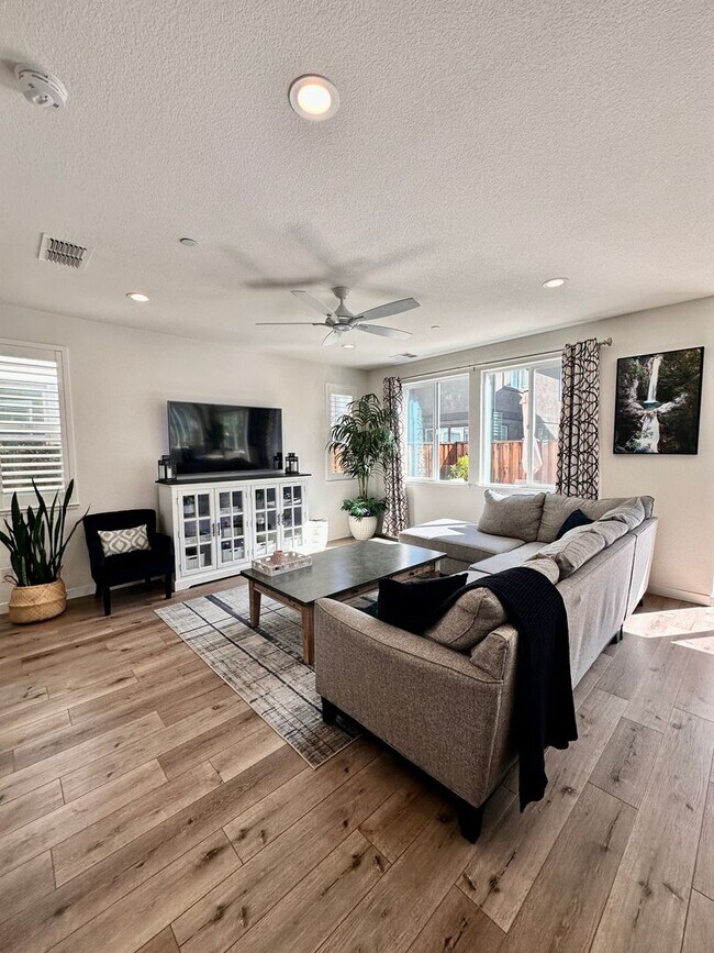 Building Photo - North Natomas Home
