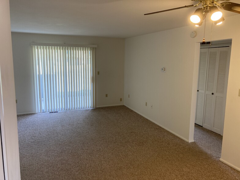 Building Photo - 2275 N Cable Rd