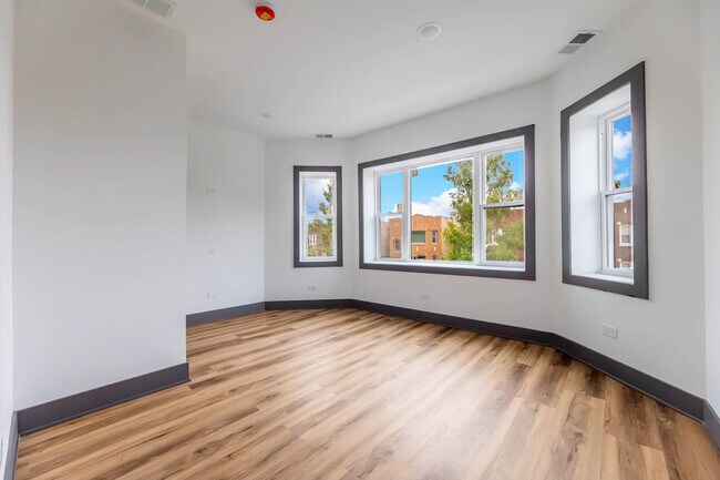 Building Photo - 7642 S Throop St