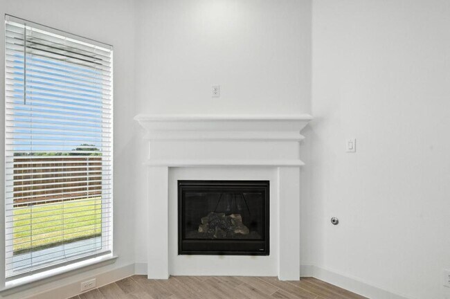 Building Photo - 1101 Briar Oak Ln