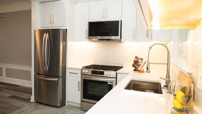 Building Photo - 65-65 Poe Ave