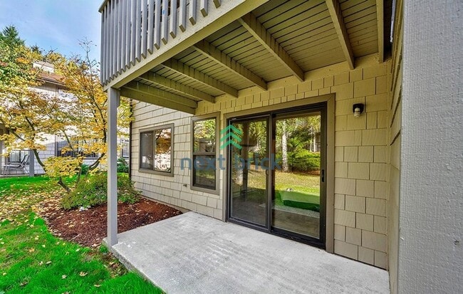 Building Photo - 2 Bed and 1.5 Bath Stunning Townhome is Available for Rent!