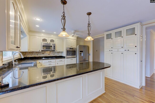 Building Photo - 112 Woodlands W