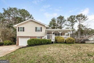 Building Photo - 2973 Landmark Dr SE