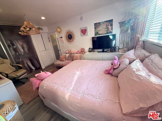 Building Photo - 843 4th St