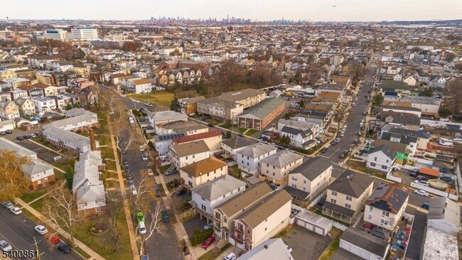 Building Photo - 466 Lidgerwood Ave