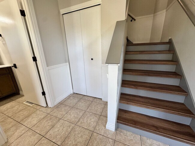 Building Photo - Fully updated 3 bed/2.5 bath home