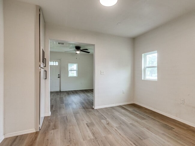 Building Photo - Completely Remodeled 1 Bedroom, 1 Bath Duplex!