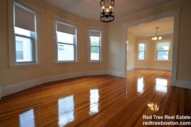 Primary Photo - 39 Montfern Ave