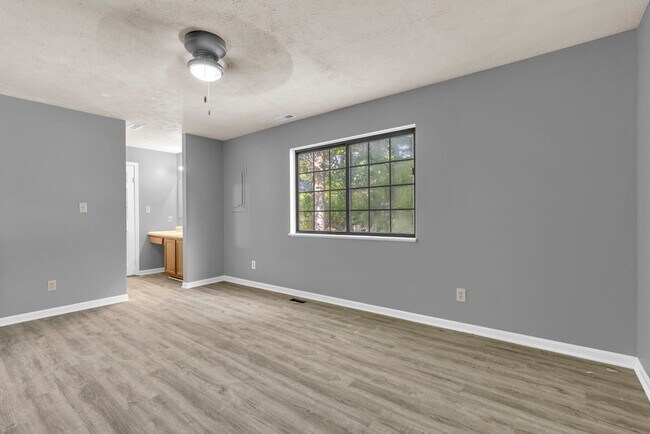 Building Photo - 833 Delray Dr