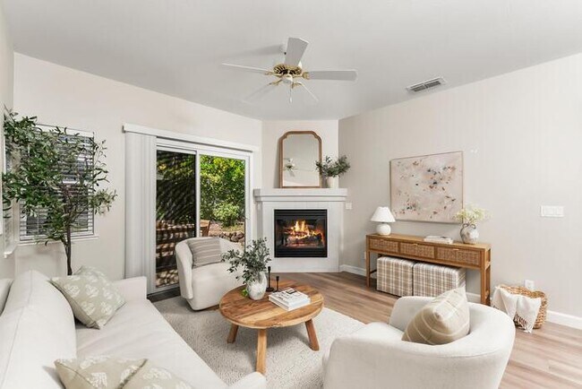 Building Photo - Beautiful 3 Bedroom 2 Bathroom in Gated Community of Folsom, CA!