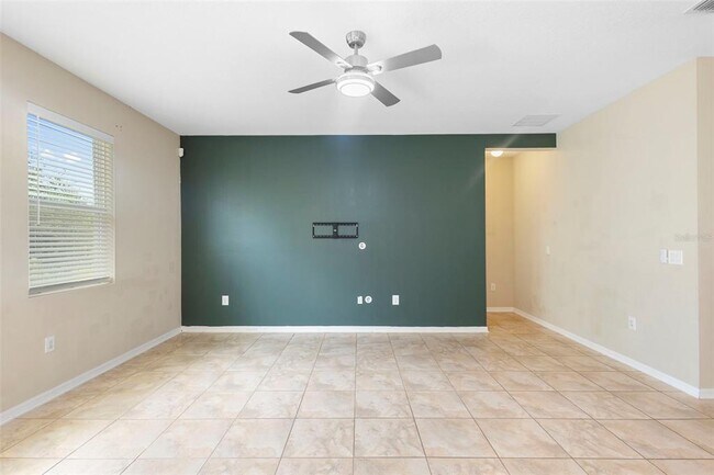 Building Photo - 215 Lakeshore Dr