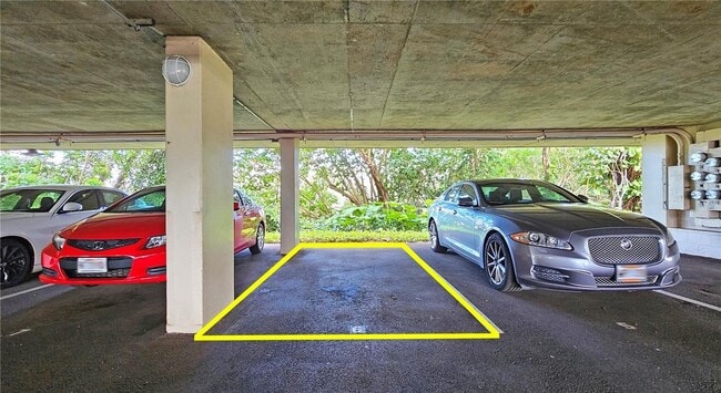 Building Photo - 2 Bed, 1 Bath Top-Floor Corner Condo with Lake Views