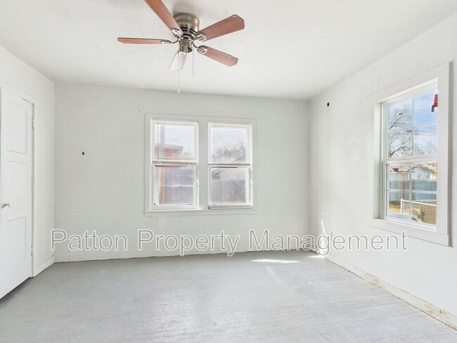 Building Photo - 2216 S Polk St