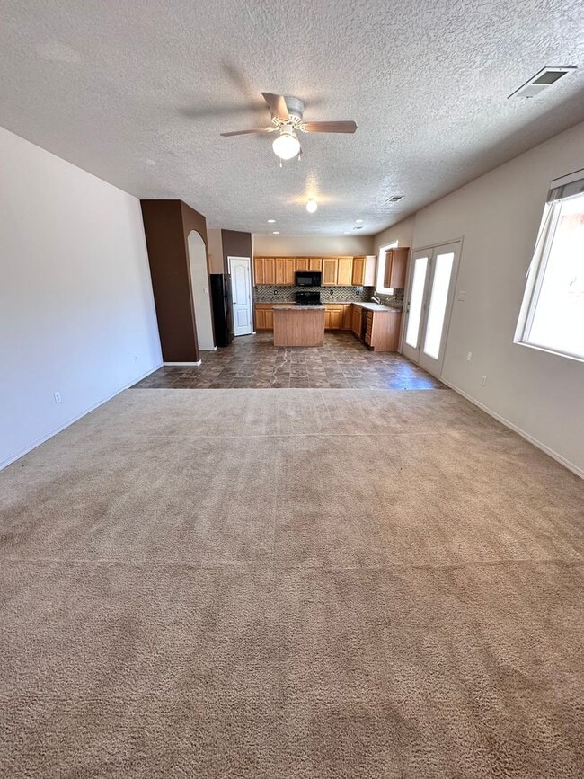 Building Photo - Stunning 3 bed, 2.5 bath, 2575 sq ft home ...