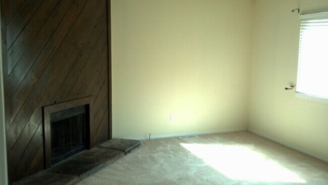 Building Photo - 1211 S Doreen St