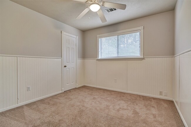 Building Photo - 3 Field Flower Ct