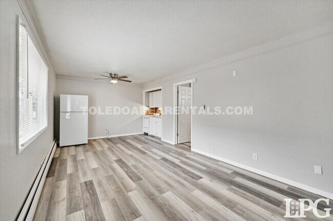 Building Photo - 648 Eleanor Ave