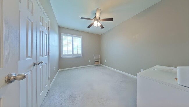 Building Photo - 858 Solimar Way