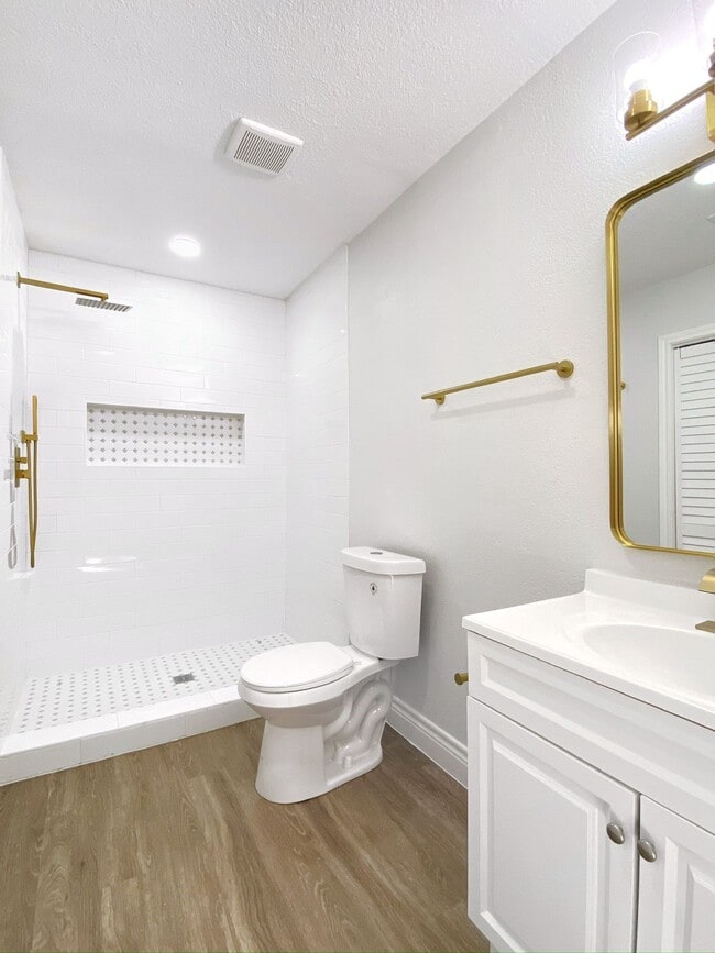 Building Photo - 810 Avenue D