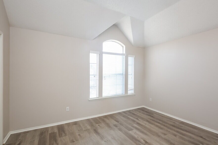 Building Photo - 1511 Springwood Dr